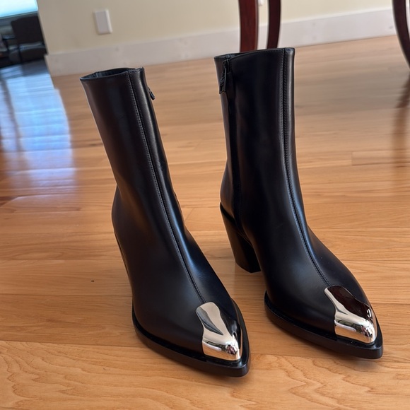 NEW Alexander McQueen block heel leather booties - Picture 4 of 12